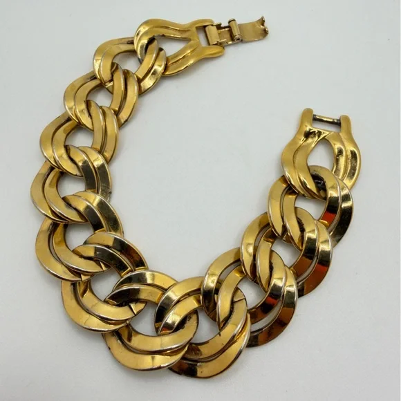 7" Vintage Monet Gold Tone double Twisted Link Bracelet w/ fold over clasp! - Picture 5 of 16